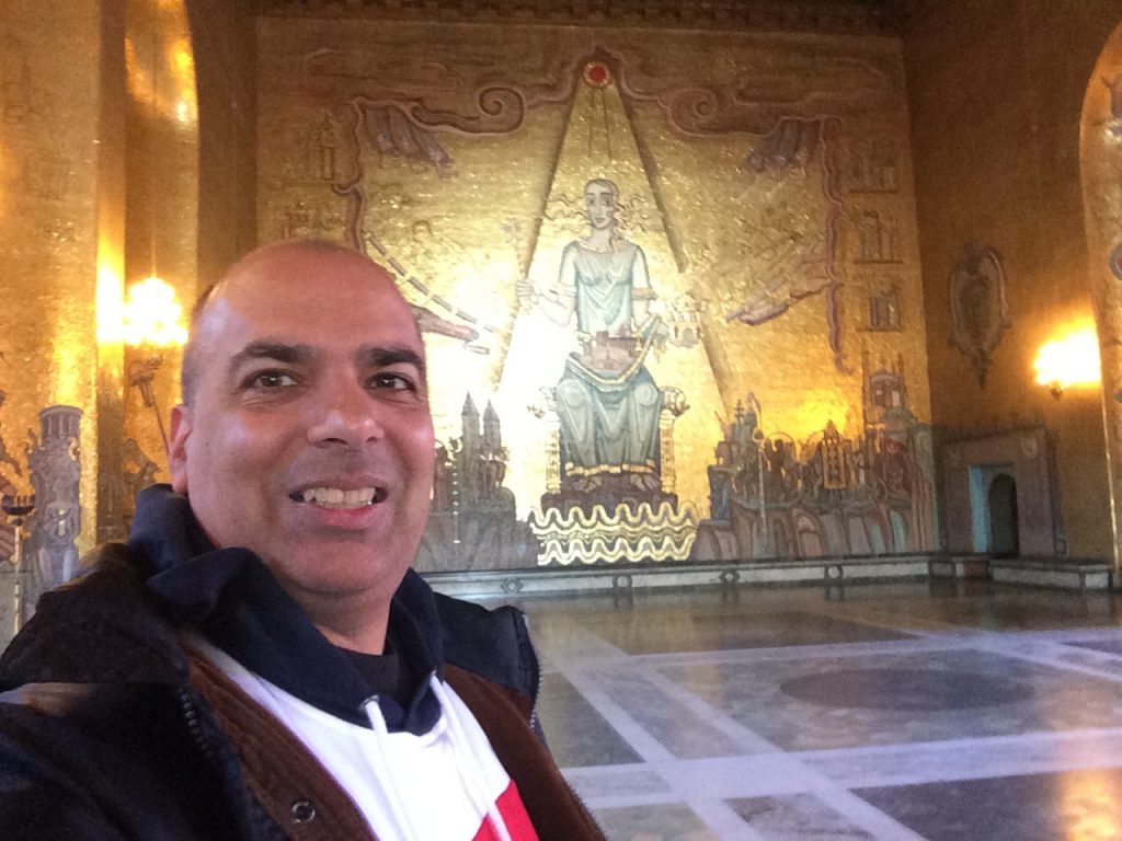 Sergio at the Golden Hall, in the City Hall