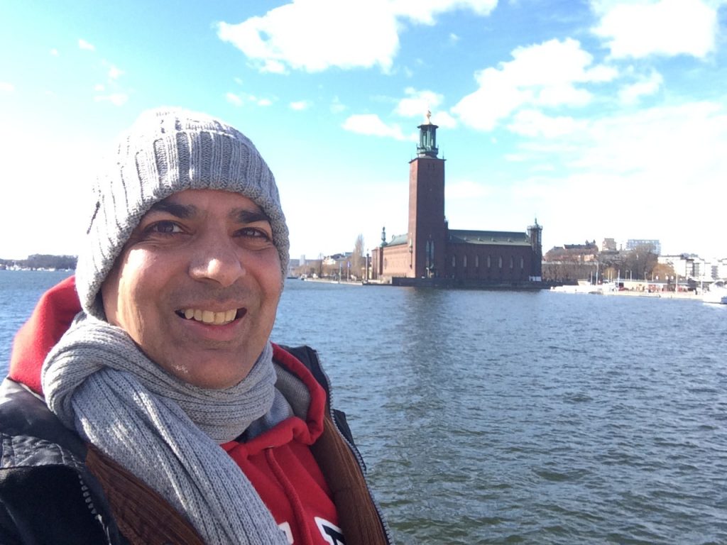 Sergio sightseeing Stockholm with the City Hall at the backdrop