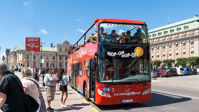 red-buses-stockholm-1-0x0